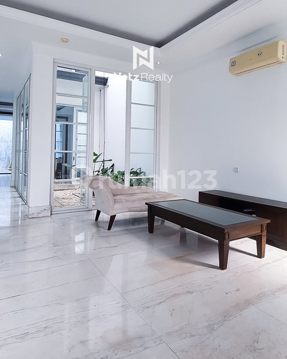 House for rent in Jakarta, Indonesia · Tebet · 3 rooms, 3 baths