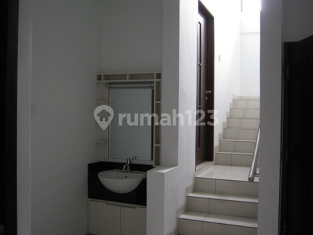 House for rent in West Jakarta, Indonesia · Cengkareng · 4 rooms, 3 baths