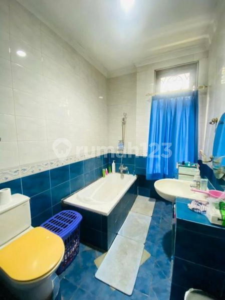 House for rent in West Jakarta, Indonesia · Cengkareng · 5 rooms, 5 baths