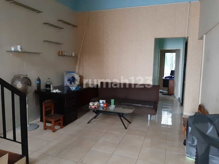 House for rent in Cikarang, Indonesia · Jababeka · 9 rooms, 2 baths