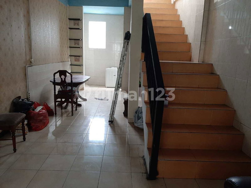 House for rent in Cikarang, Indonesia · Jababeka · 9 rooms, 2 baths