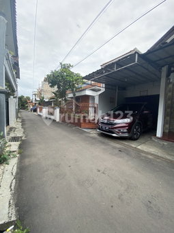House for rent in Bandung, Indonesia · 4 rooms, 2 baths