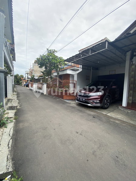 House for rent in Bandung, Indonesia · 4 rooms, 2 baths