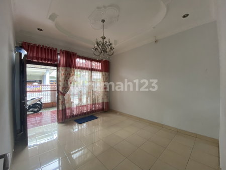 House for rent in Bandung, Indonesia · 4 rooms, 2 baths
