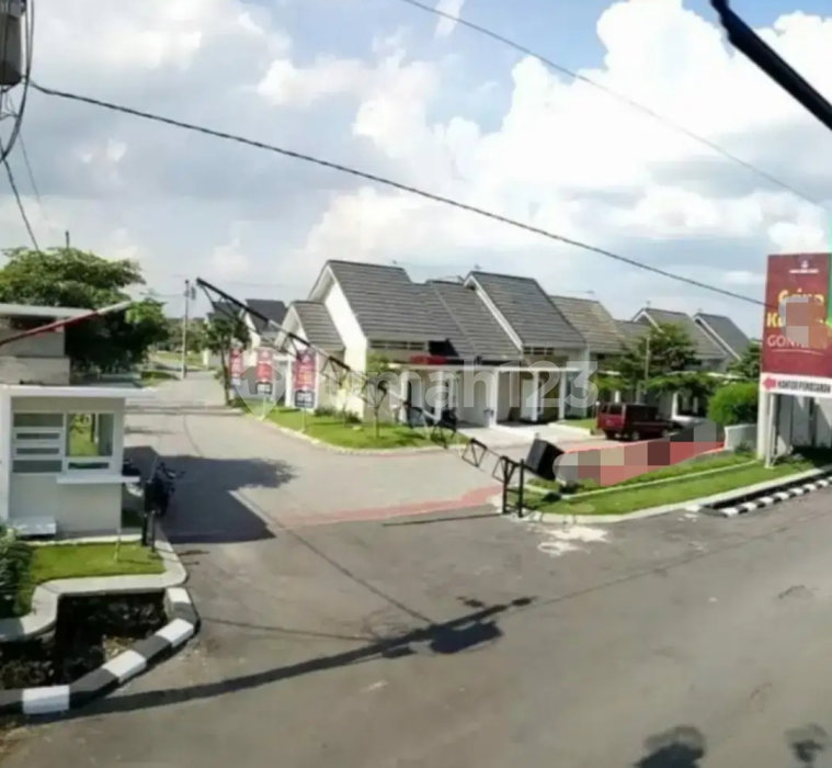 House for rent in Surabaya, Indonesia · 5 rooms, 3 baths