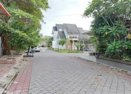 House for rent in Surabaya, Indonesia · 5 rooms, 3 baths