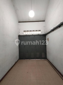 House for rent in Surabaya, Indonesia · 2 rooms, 2 baths