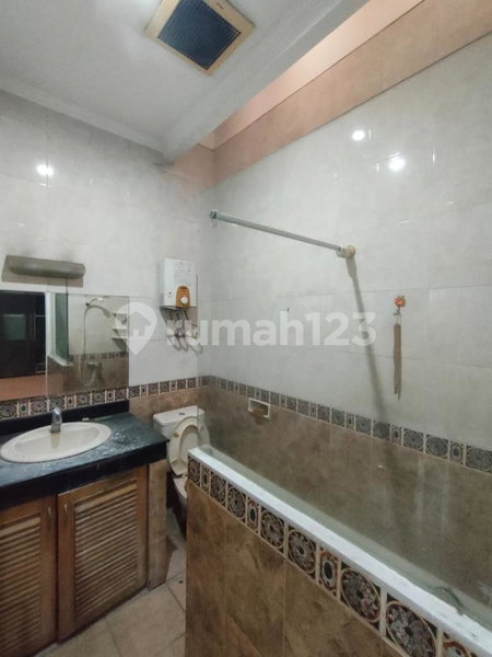 House for rent in Surabaya, Indonesia · 2 rooms, 2 baths