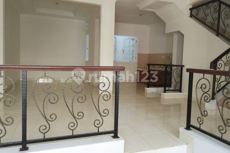 House for rent in West Jakarta, Indonesia · Cengkareng · 5 rooms, 4 baths