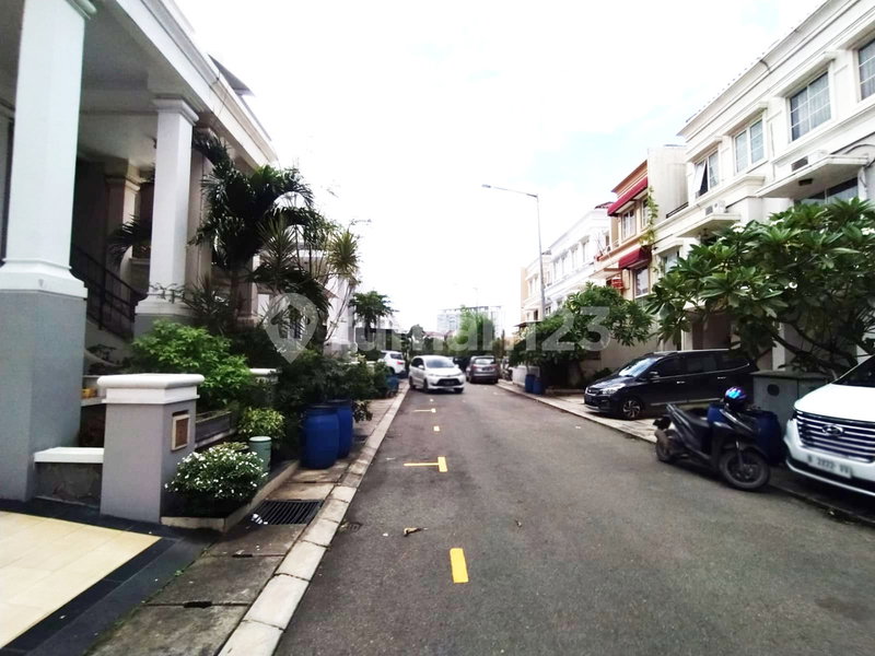 House for rent in West Jakarta, Indonesia · Cengkareng · 5 rooms, 4 baths