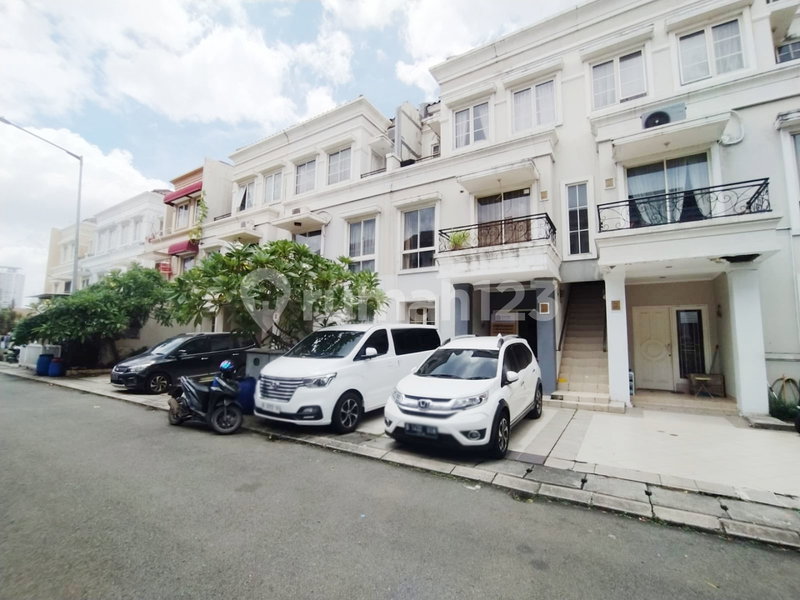 House for rent in West Jakarta, Indonesia · Cengkareng · 5 rooms, 4 baths