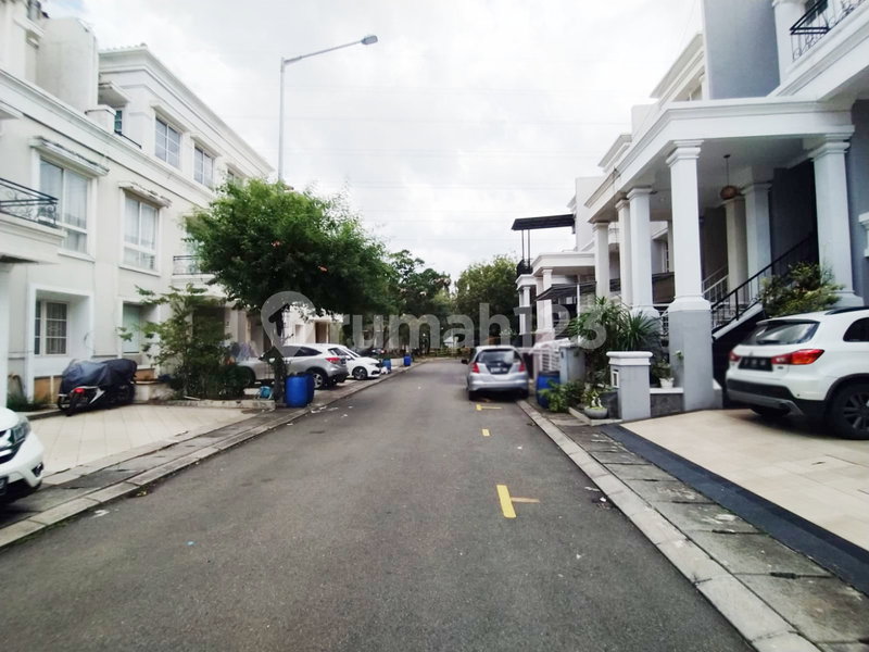 House for rent in West Jakarta, Indonesia · Cengkareng · 5 rooms, 4 baths