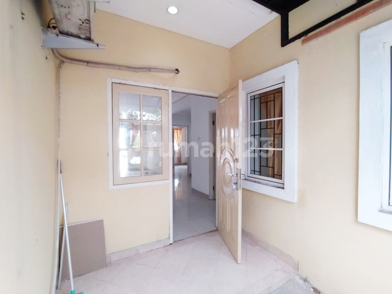 House for rent in West Jakarta, Indonesia · Cengkareng · 5 rooms, 4 baths