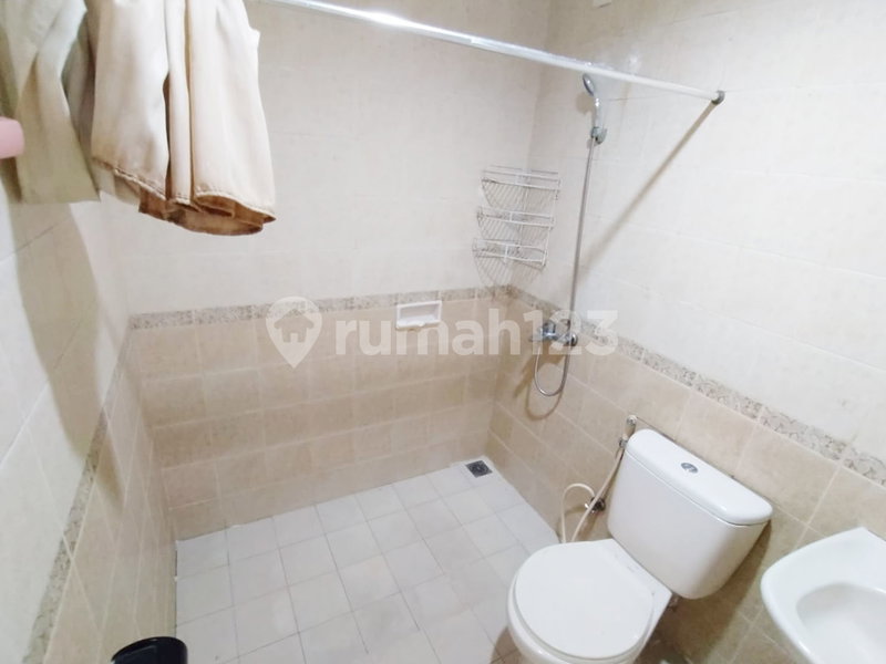 House for rent in West Jakarta, Indonesia · Cengkareng · 5 rooms, 4 baths