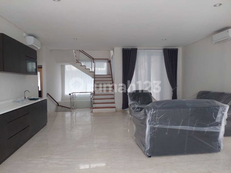 House for rent in West Jakarta, Indonesia · Cengkareng · 4 rooms, 3 baths