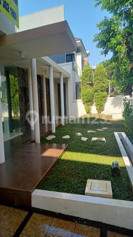 House for rent in Surabaya, Indonesia · 4 rooms, 4 baths