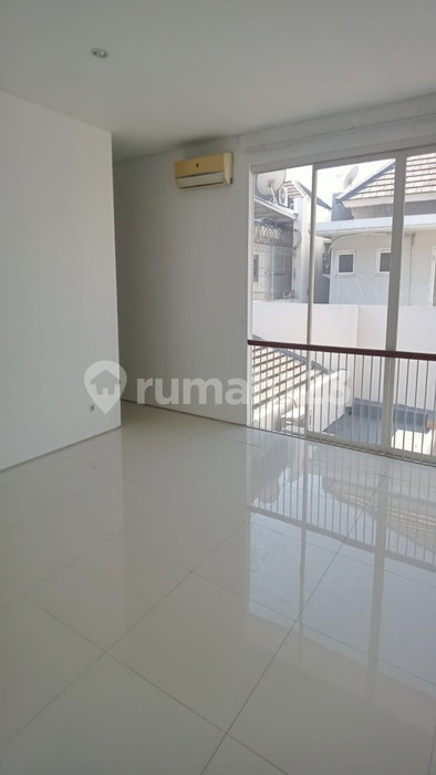 House for rent in Surabaya, Indonesia · 4 rooms, 4 baths