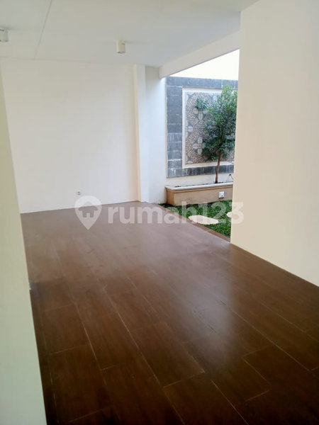 House for rent in Surabaya, Indonesia · 4 rooms, 4 baths