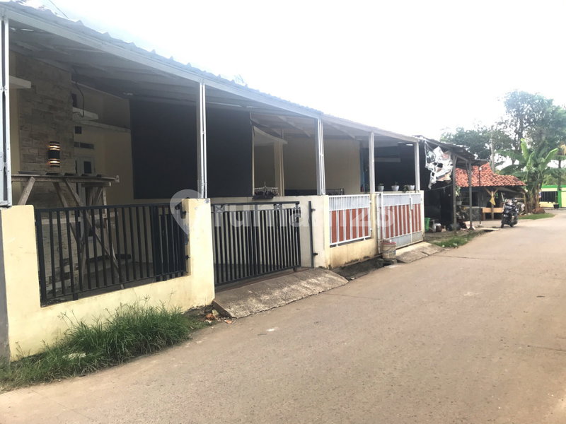 House for rent in Surabaya, Indonesia · 2 rooms, 1 bath