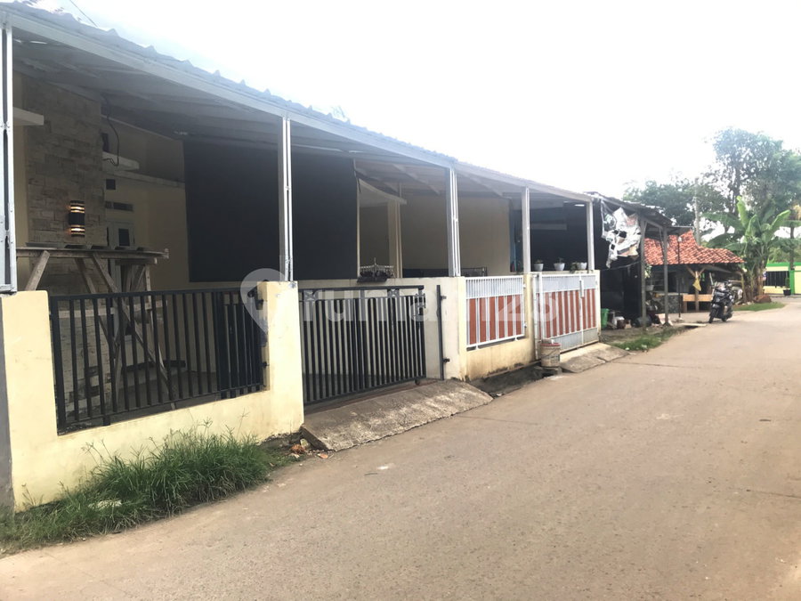 House for rent in Surabaya, Indonesia · 2 rooms, 1 bath