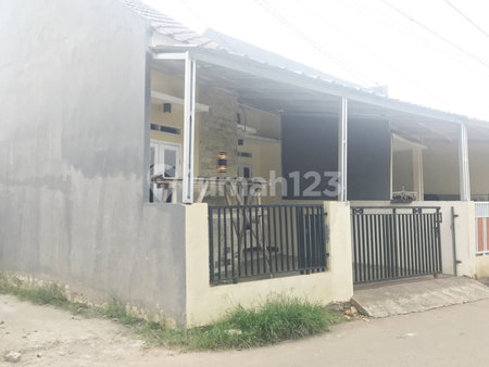 House for rent in Surabaya, Indonesia · 2 rooms, 1 bath