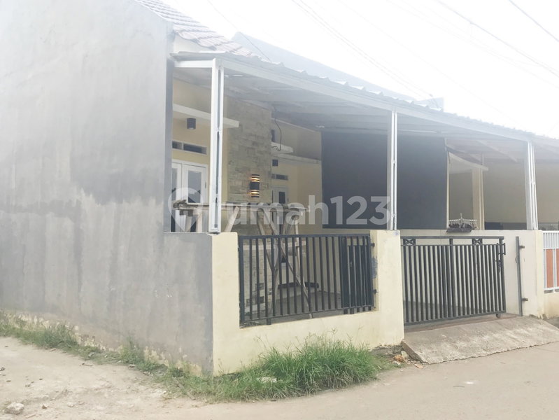 House for rent in Surabaya, Indonesia · 2 rooms, 1 bath