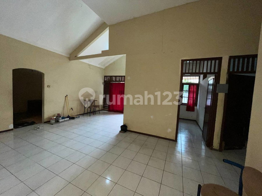 House for rent in Surabaya, Indonesia · 3 rooms, 1 bath