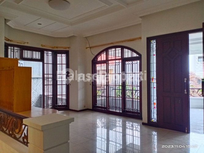 House for rent in Tangerang, Indonesia · Riding · 4 rooms, 3 baths