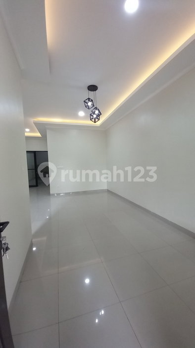 House for rent in Tangerang, Indonesia · Riding · 4 rooms, 3 baths