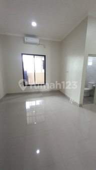 House for rent in Tangerang, Indonesia · Riding · 4 rooms, 3 baths
