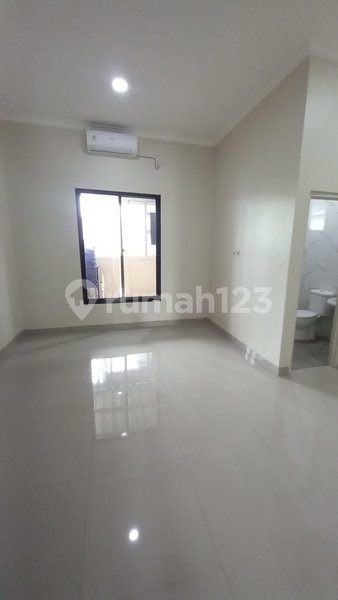 House for rent in Tangerang, Indonesia · Riding · 4 rooms, 3 baths