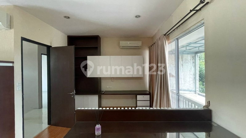 House for rent in West Jakarta, Indonesia · Cengkareng · 5 rooms, 4 baths