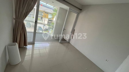 House for rent in West Jakarta, Indonesia · Cengkareng · 5 rooms, 4 baths