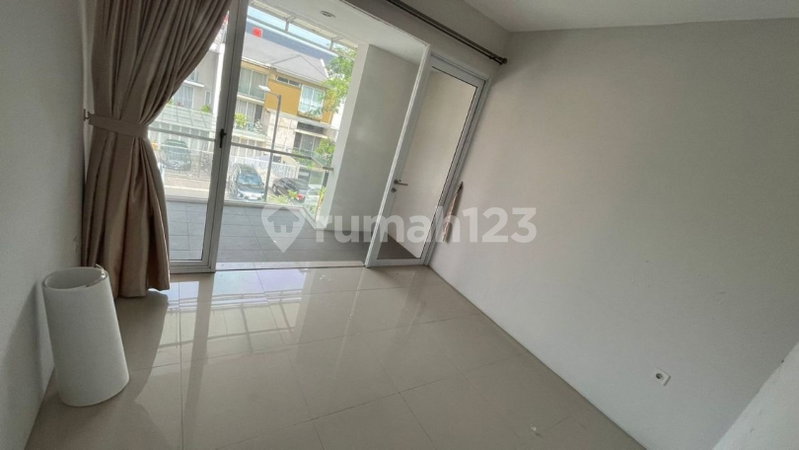 House for rent in West Jakarta, Indonesia · Cengkareng · 5 rooms, 4 baths
