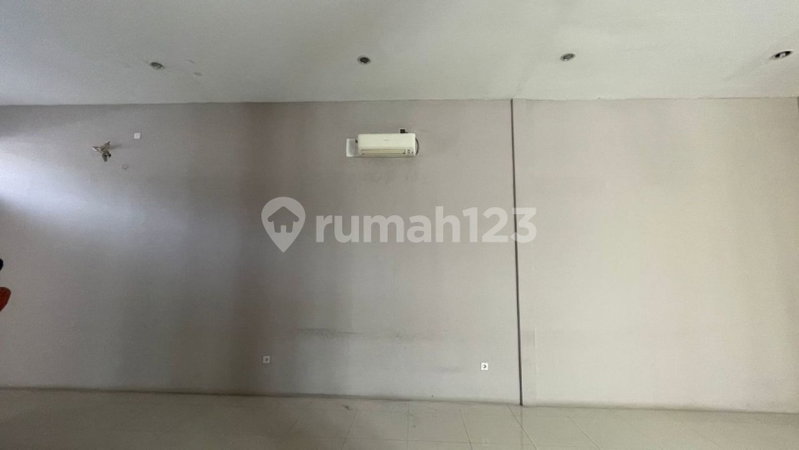 House for rent in West Jakarta, Indonesia · Cengkareng · 5 rooms, 4 baths