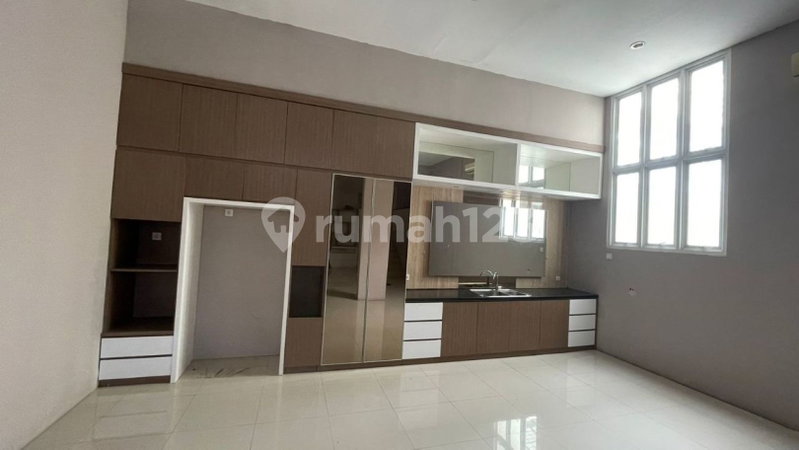 House for rent in West Jakarta, Indonesia · Cengkareng · 5 rooms, 4 baths