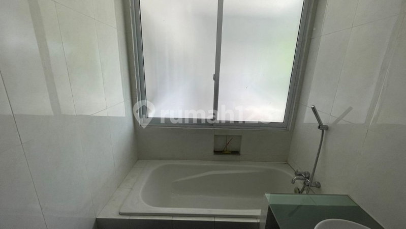 House for rent in West Jakarta, Indonesia · Cengkareng · 5 rooms, 4 baths