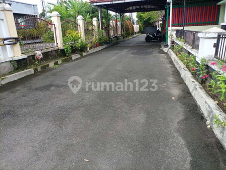 House for rent in Bandung, Indonesia · 5 rooms, 3 baths