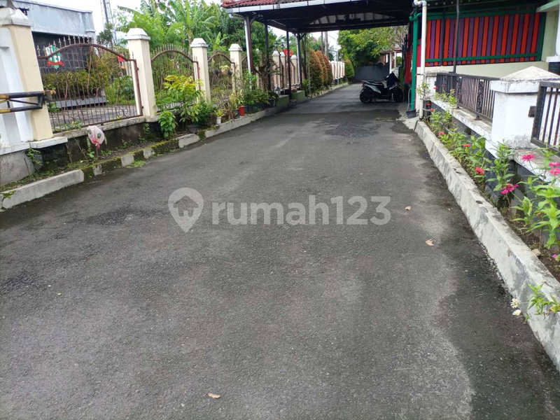 House for rent in Bandung, Indonesia · 5 rooms, 3 baths