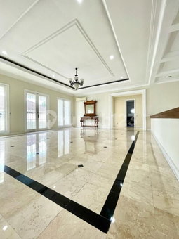 House for rent in South Jakarta, Indonesia · Kebayoran Lama · 6 rooms, 6 baths