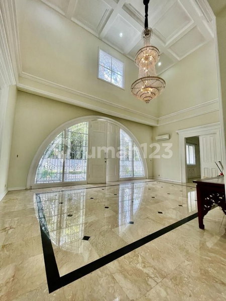 House for rent in South Jakarta, Indonesia · Kebayoran Lama · 6 rooms, 6 baths