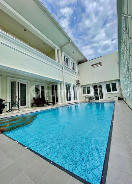 House for rent in South Jakarta, Indonesia · Kebayoran Lama · 6 rooms, 6 baths