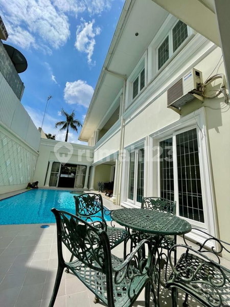 House for rent in South Jakarta, Indonesia · Kebayoran Lama · 6 rooms, 6 baths