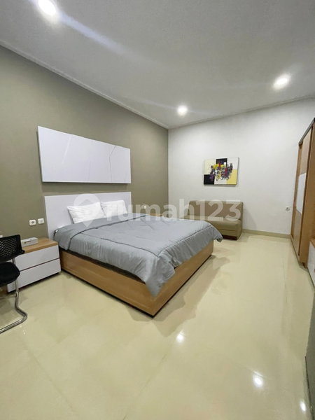 House for rent in Semarang, Indonesia · Banyumanik · 8 rooms, 9 baths