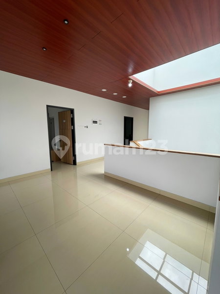 House for rent in Semarang, Indonesia · Banyumanik · 8 rooms, 9 baths