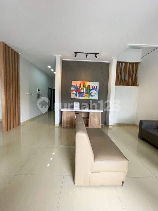 House for rent in Semarang, Indonesia · Banyumanik · 8 rooms, 9 baths