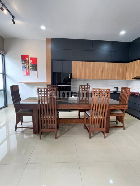 House for rent in Semarang, Indonesia · Banyumanik · 8 rooms, 9 baths