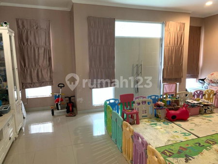 House for rent in Semarang, Indonesia · Banyumanik · 4 rooms, 4 baths