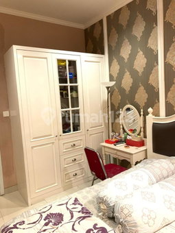 House for rent in Semarang, Indonesia · Banyumanik · 4 rooms, 4 baths