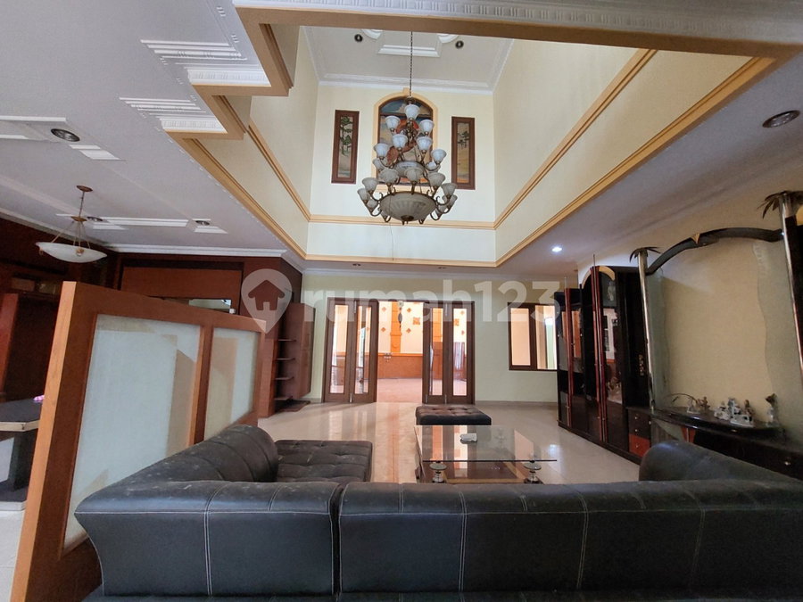 House for rent in South Jakarta, Indonesia · Cilandak · 5 rooms, 4 baths